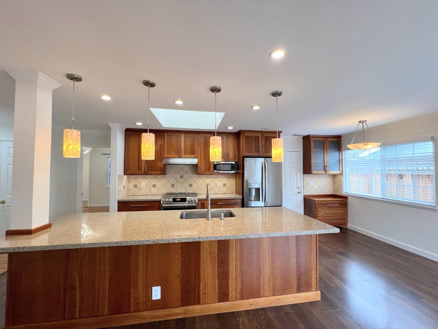 906 Crane Avenue