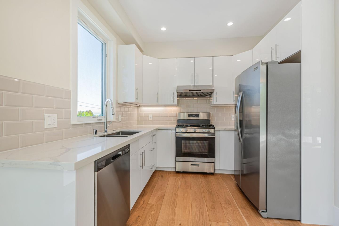 1667 Avenue 301