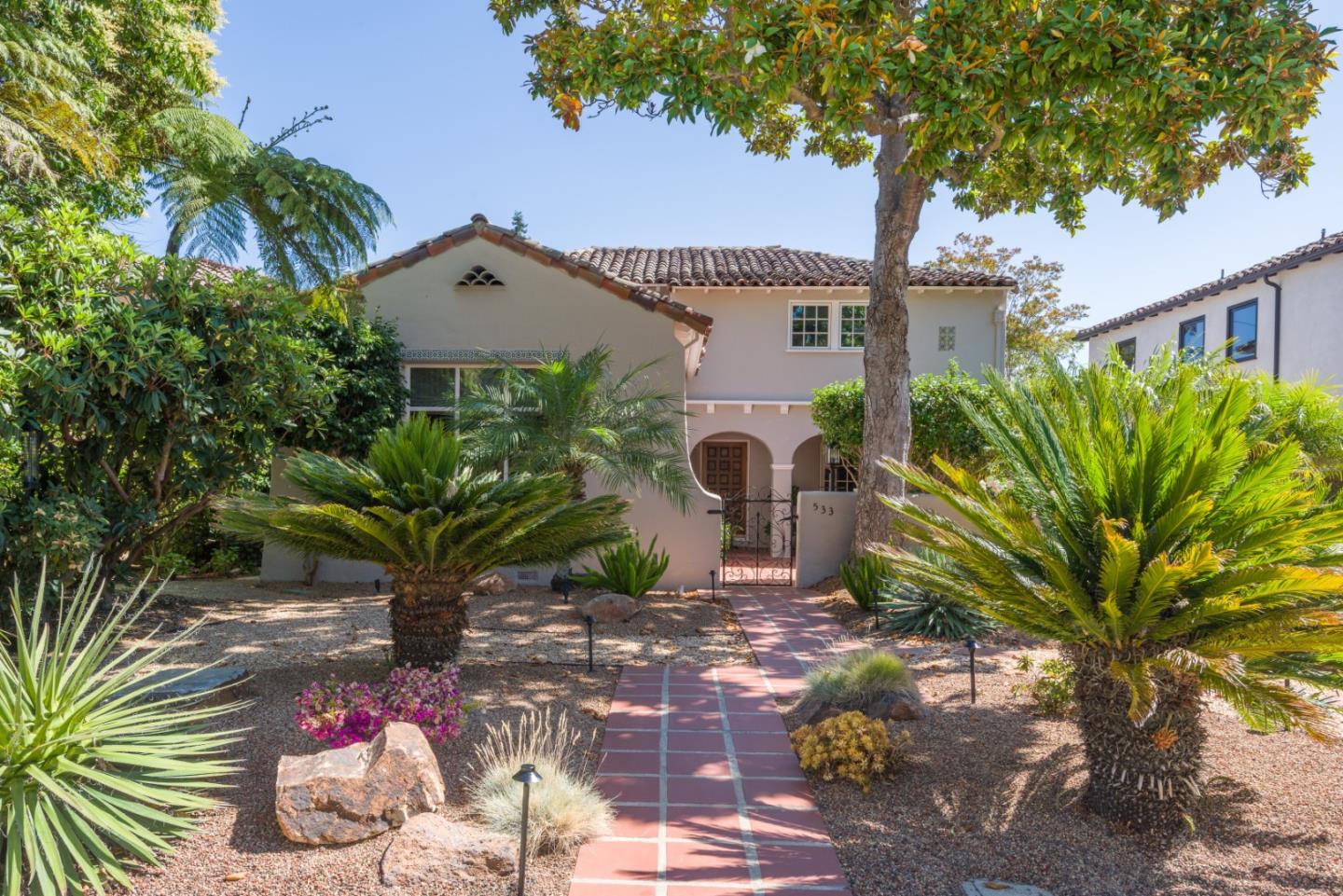 533 Edinburgh Street