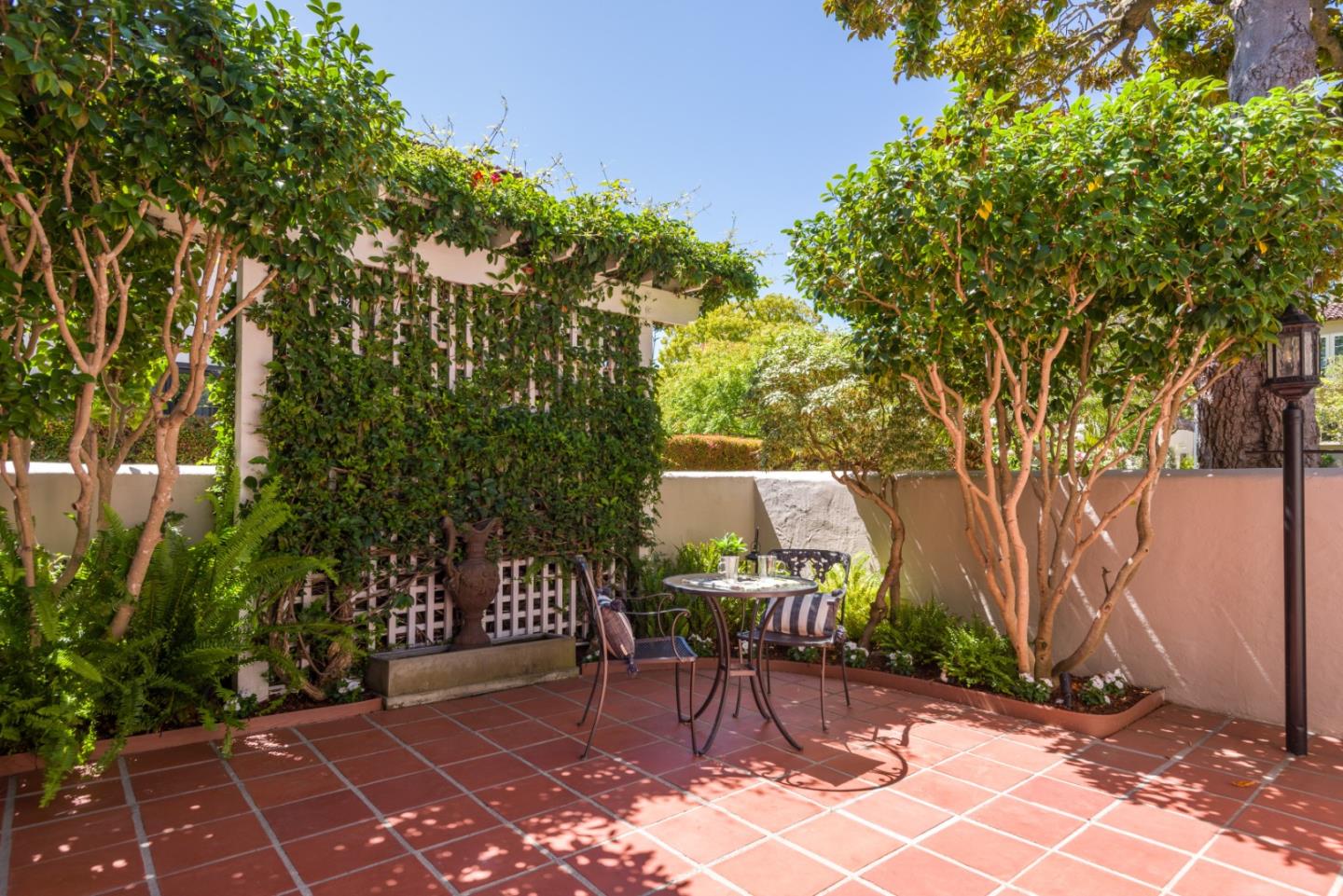533 Edinburgh Street