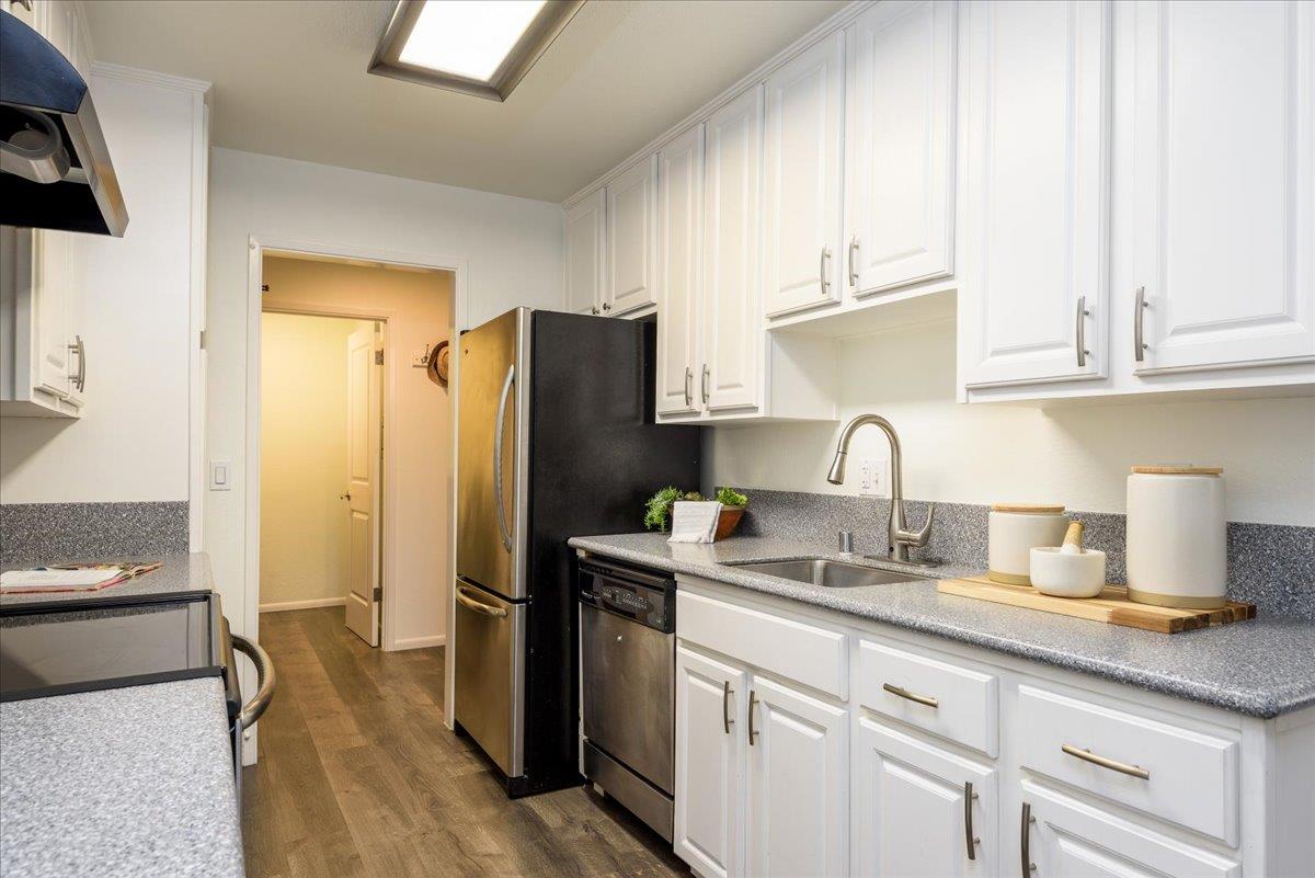 1031 Cherry Avenue 33