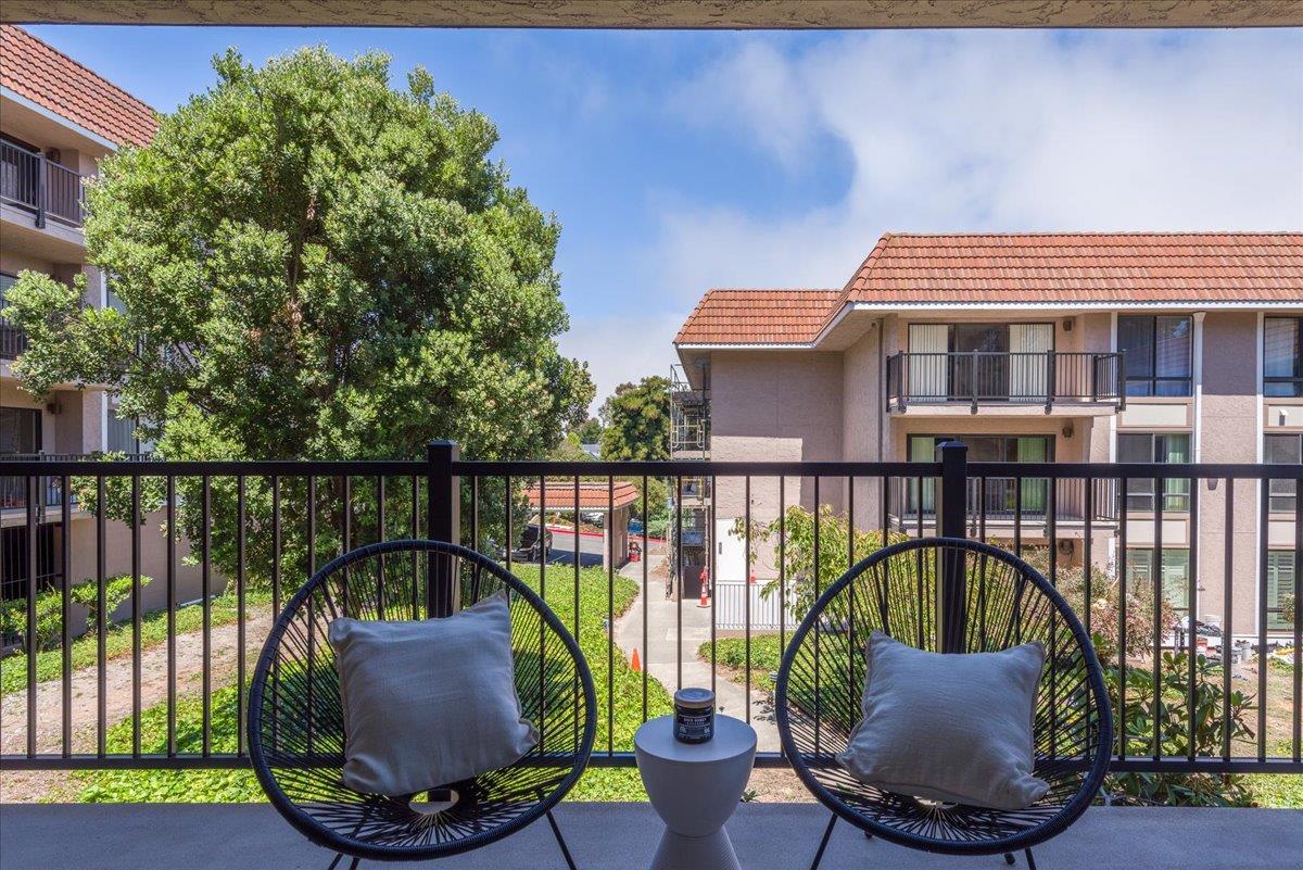 1031 Cherry Avenue 33