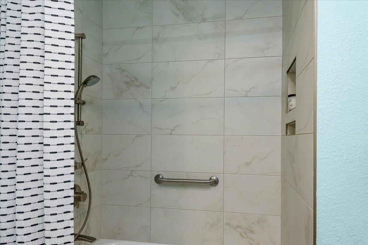 1031 Cherry Avenue 33