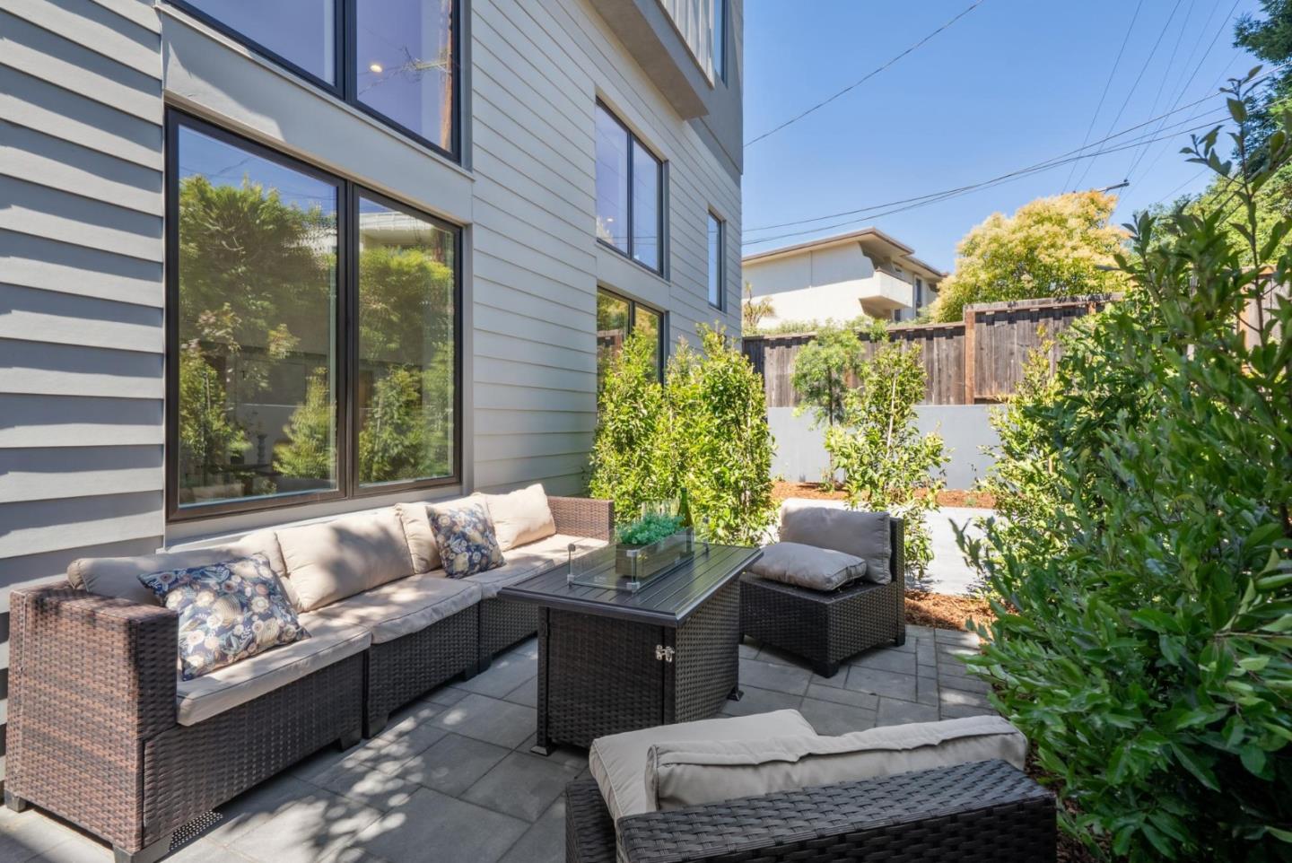 1433 Floribunda Avenue 1