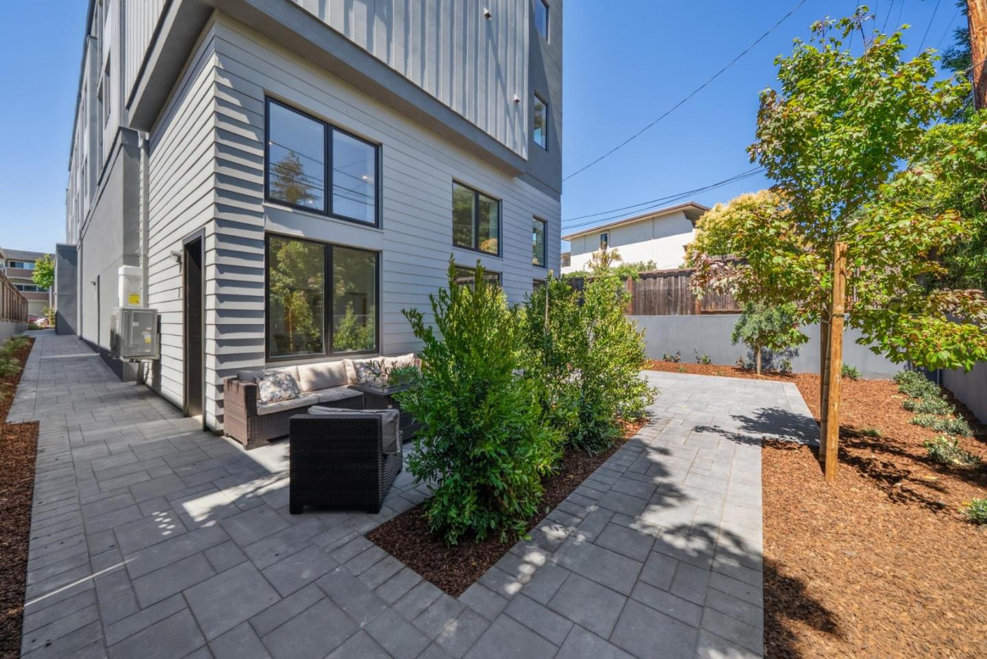 1433 Floribunda Avenue 1