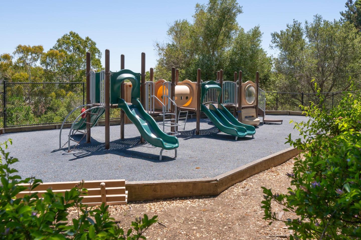 38 Weepingridge Court