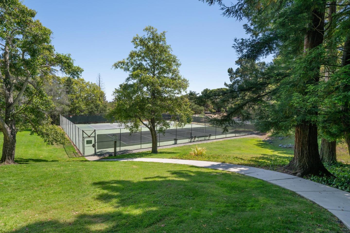 38 Weepingridge Court