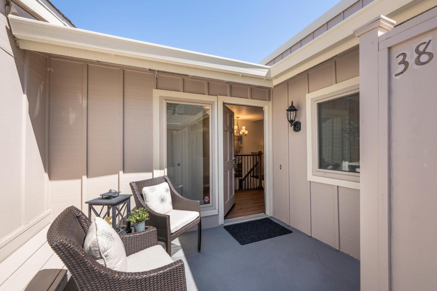 38 Weepingridge Court