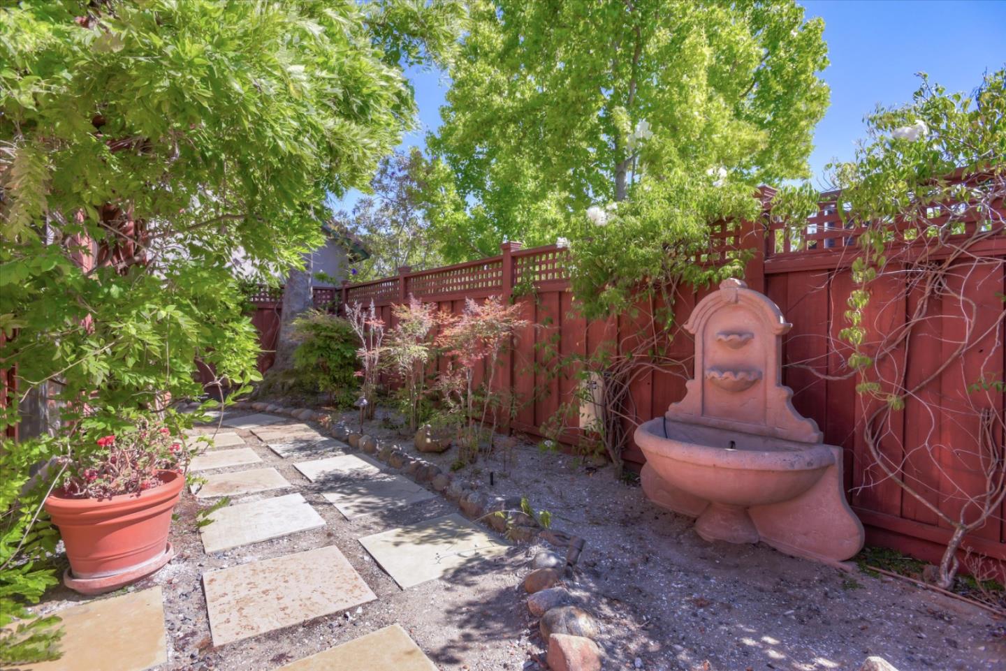 604 San Nicholas Lane