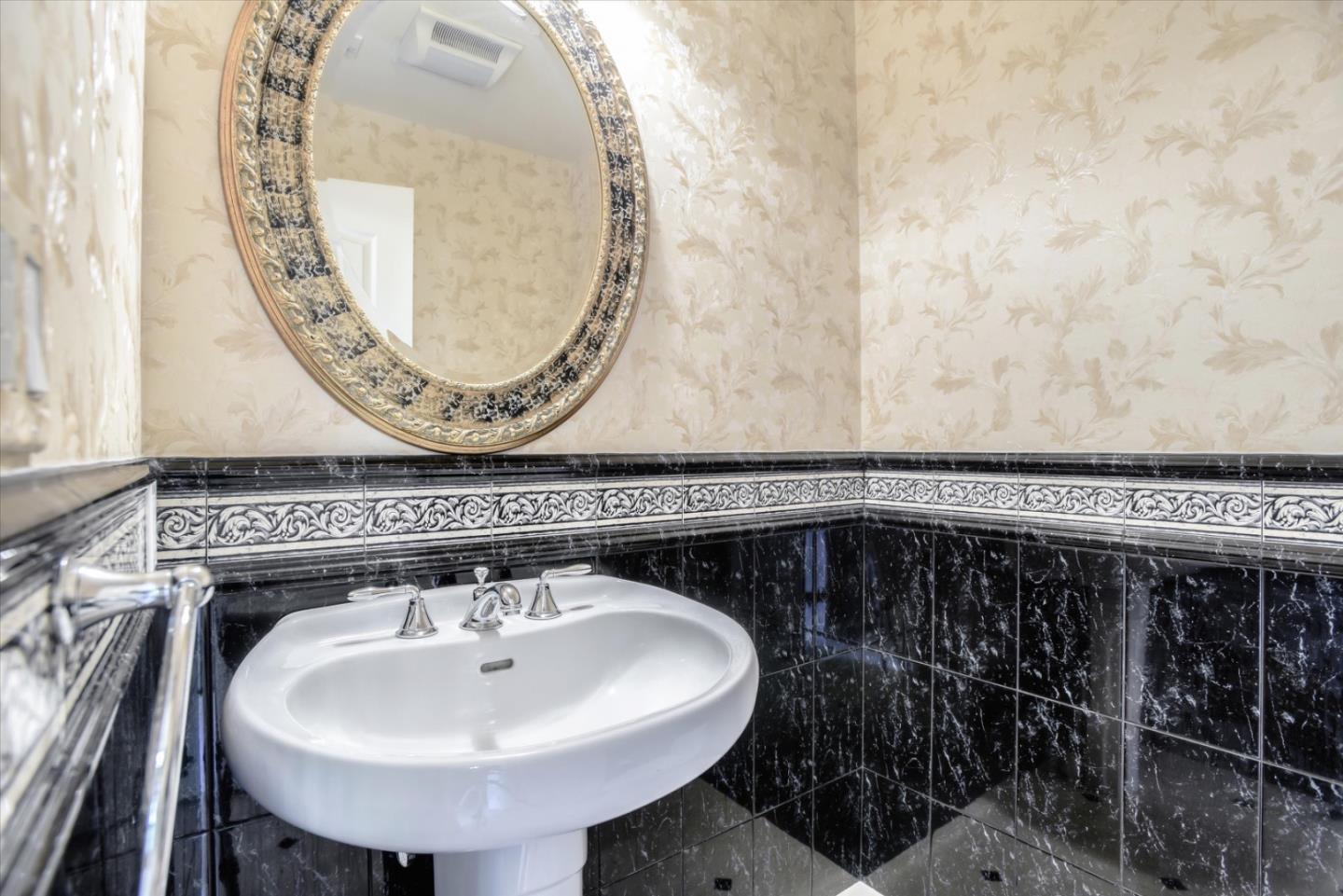 604 San Nicholas Lane