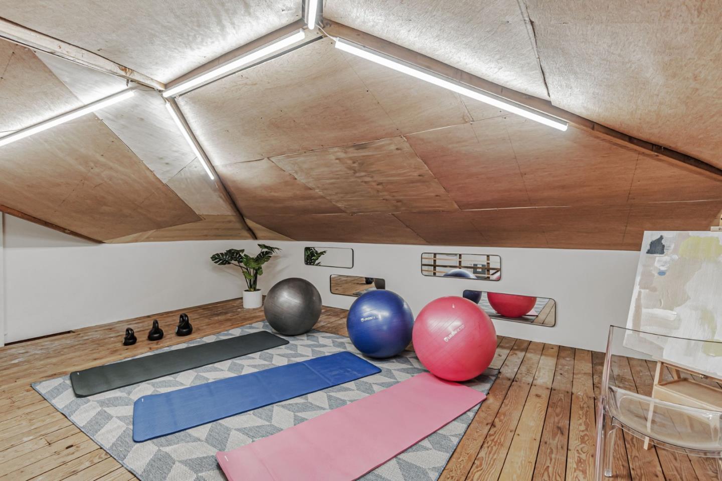 1083 West Hillsdale Boulevard