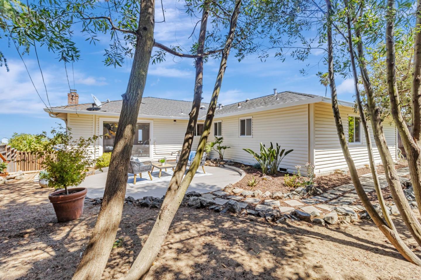 1083 West Hillsdale Boulevard