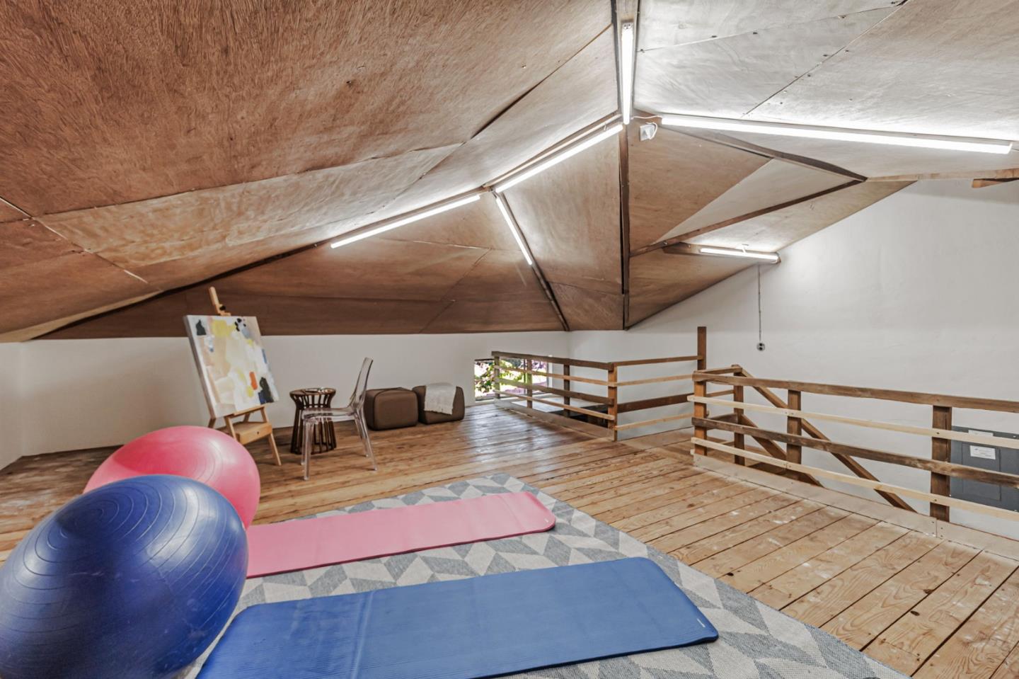 1083 West Hillsdale Boulevard