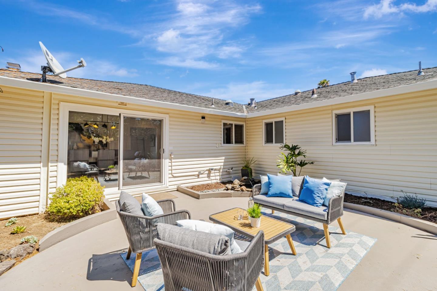 1083 West Hillsdale Boulevard