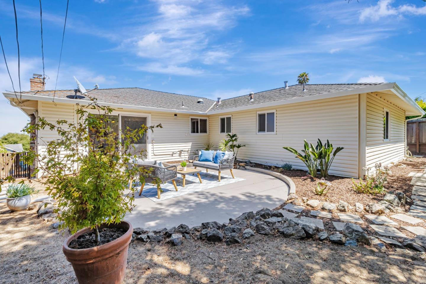 1083 West Hillsdale Boulevard