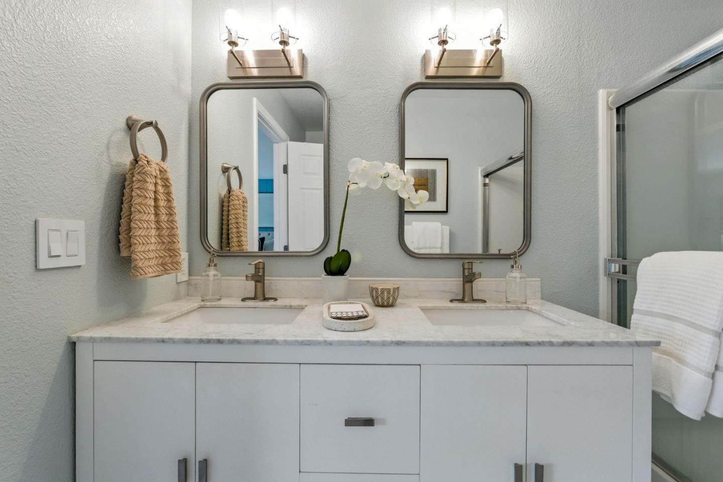 369 North Claremont Street 3