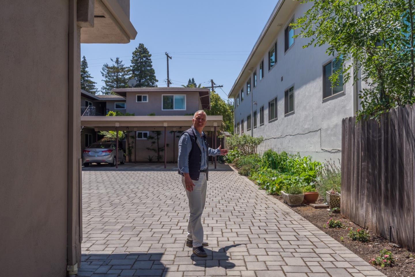 1437 Floribunda Avenue