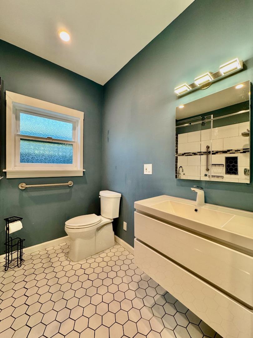 809 Bayswater Avenue