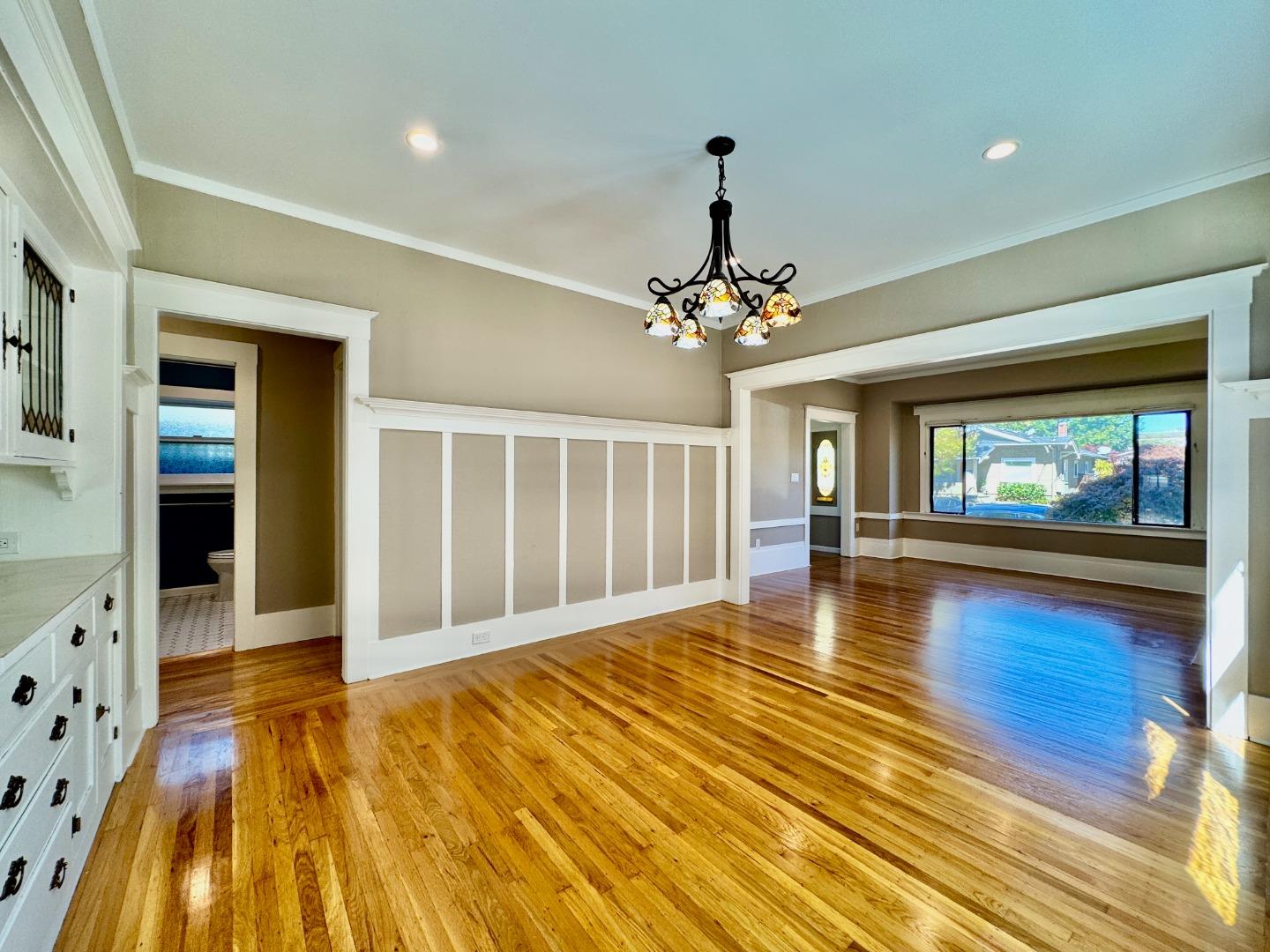 809 Bayswater Avenue