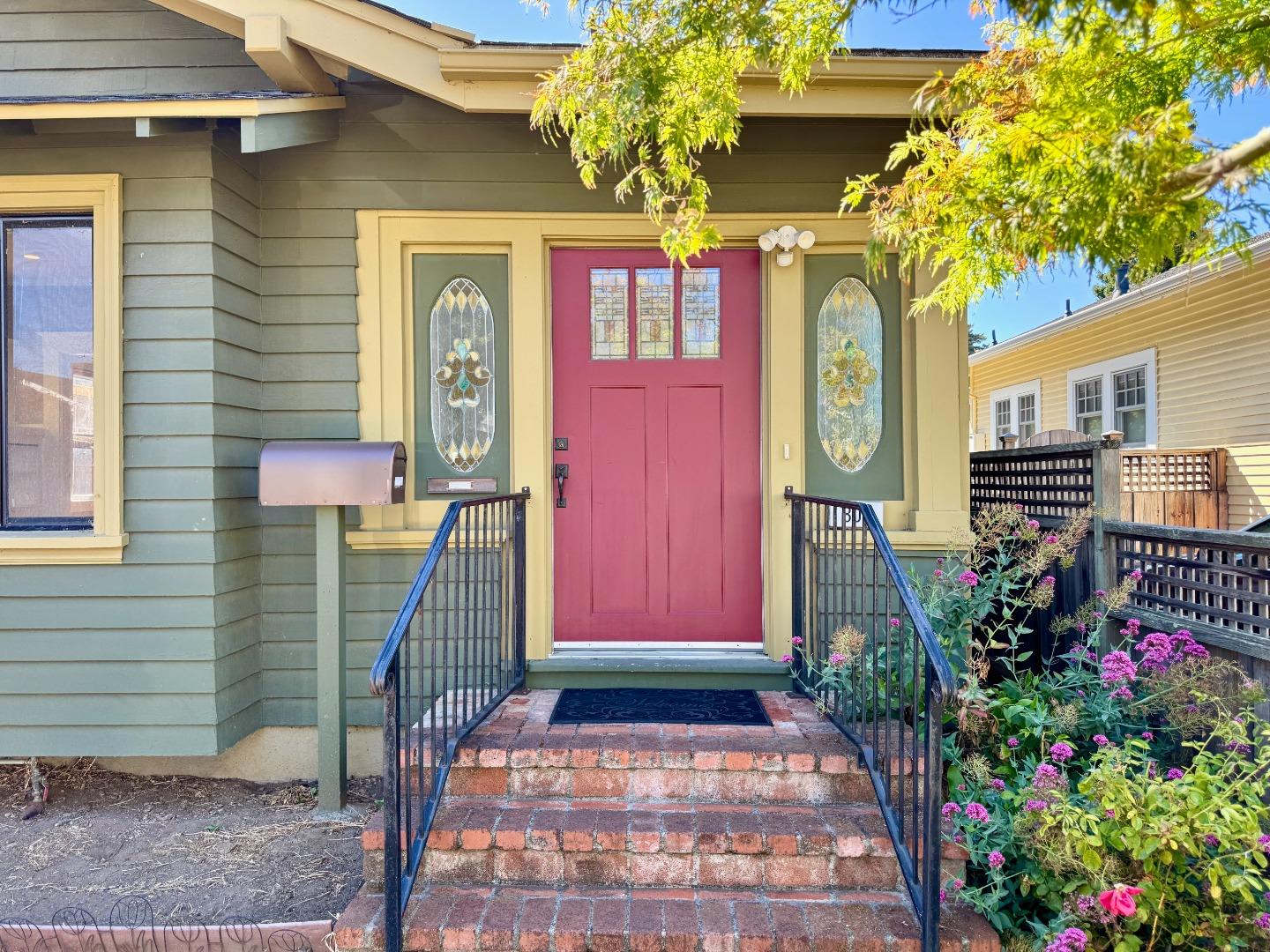 809 Bayswater Avenue