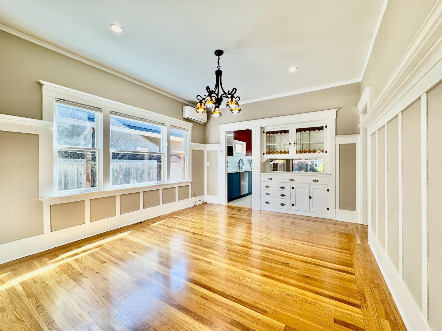 809 Bayswater Avenue