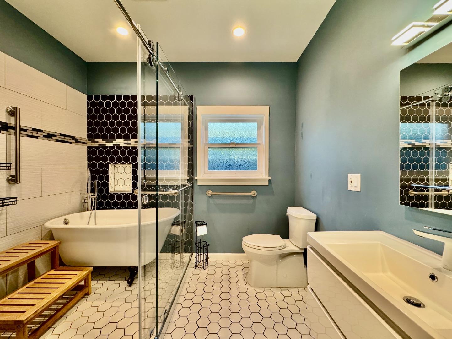 809 Bayswater Avenue