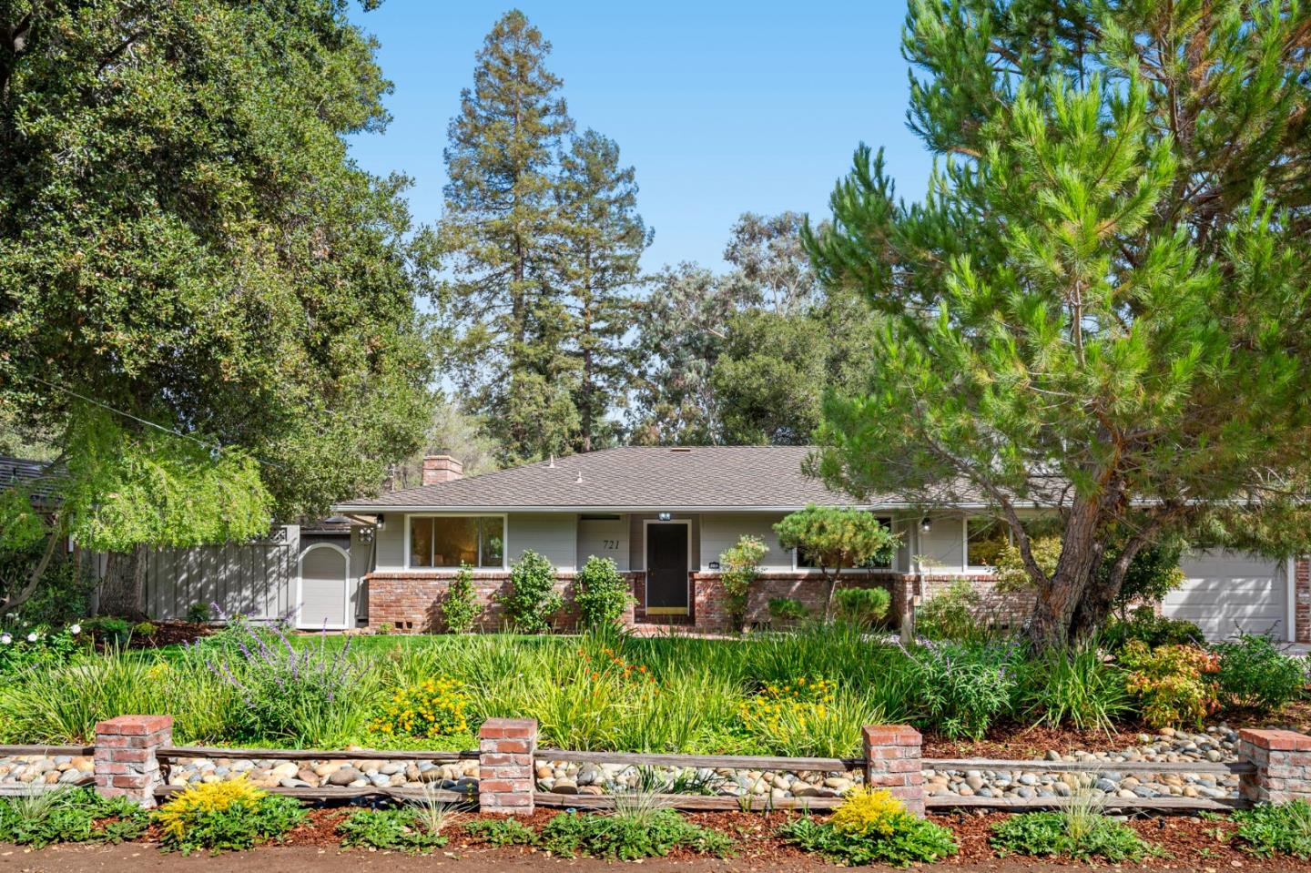 721 Raymundo Avenue