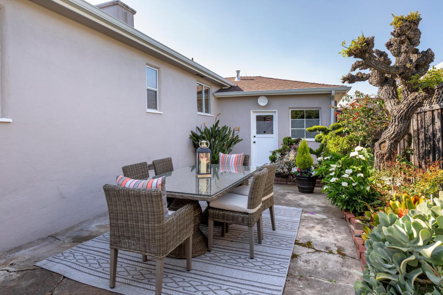 406 Poinsettia Avenue