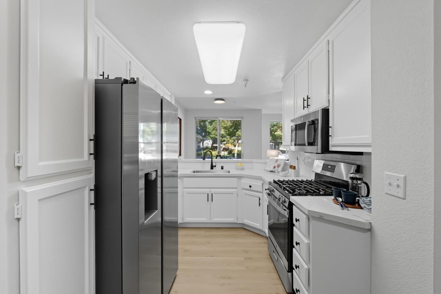 401 Baltic Circle 403