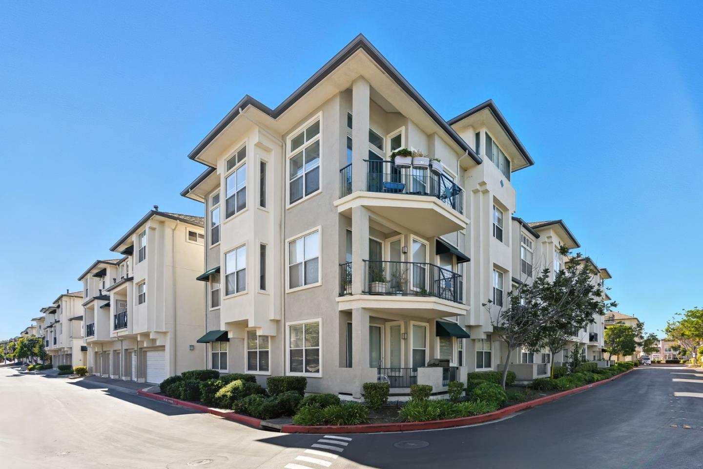 401 Baltic Circle 403