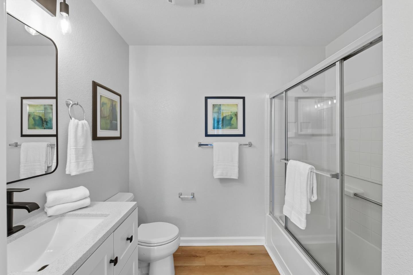 401 Baltic Circle 403