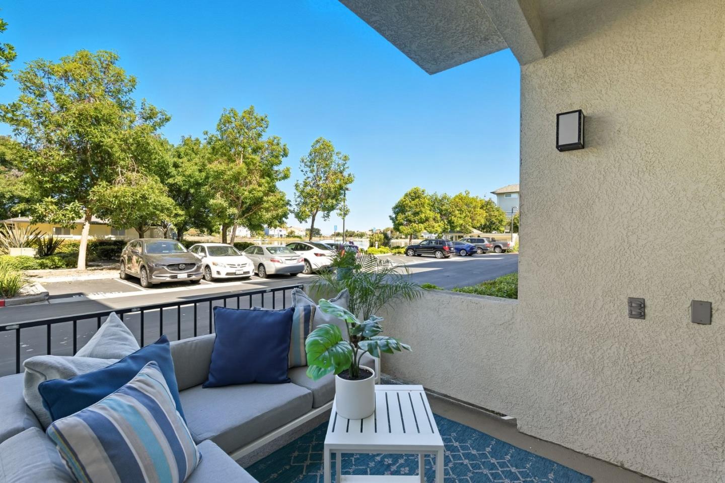 401 Baltic Circle 403