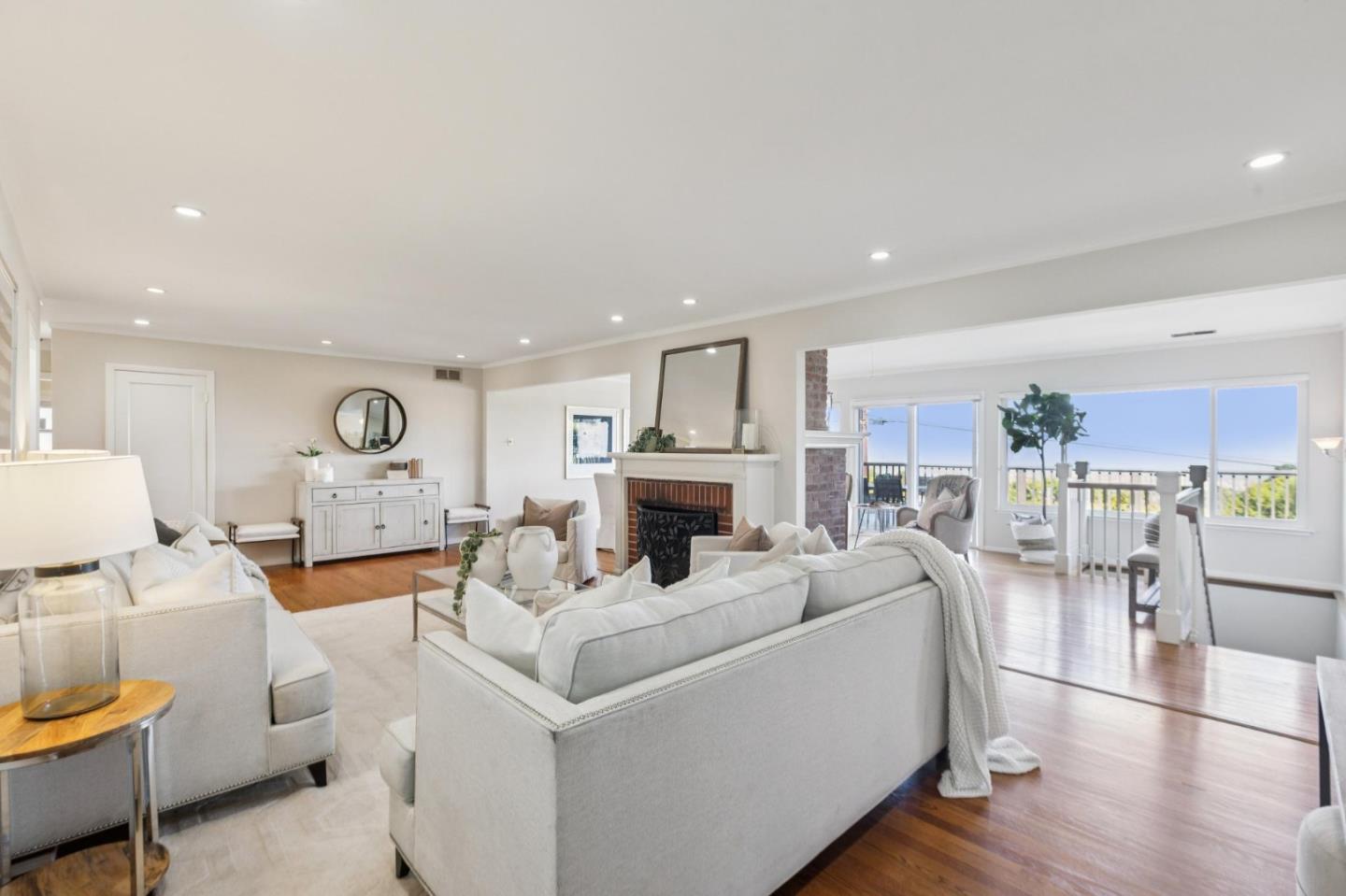 1524 Alturas Drive