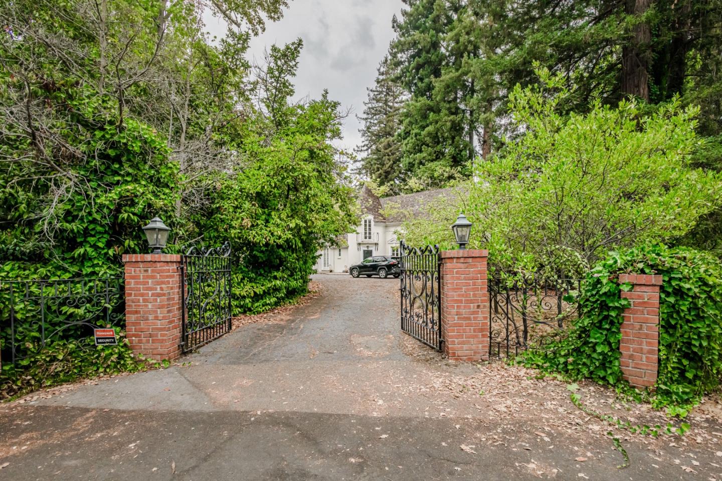 123 Stockbridge Avenue