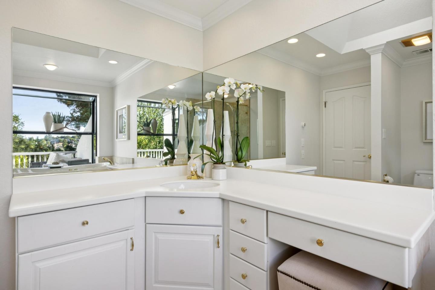 1418 Crestwood Court
