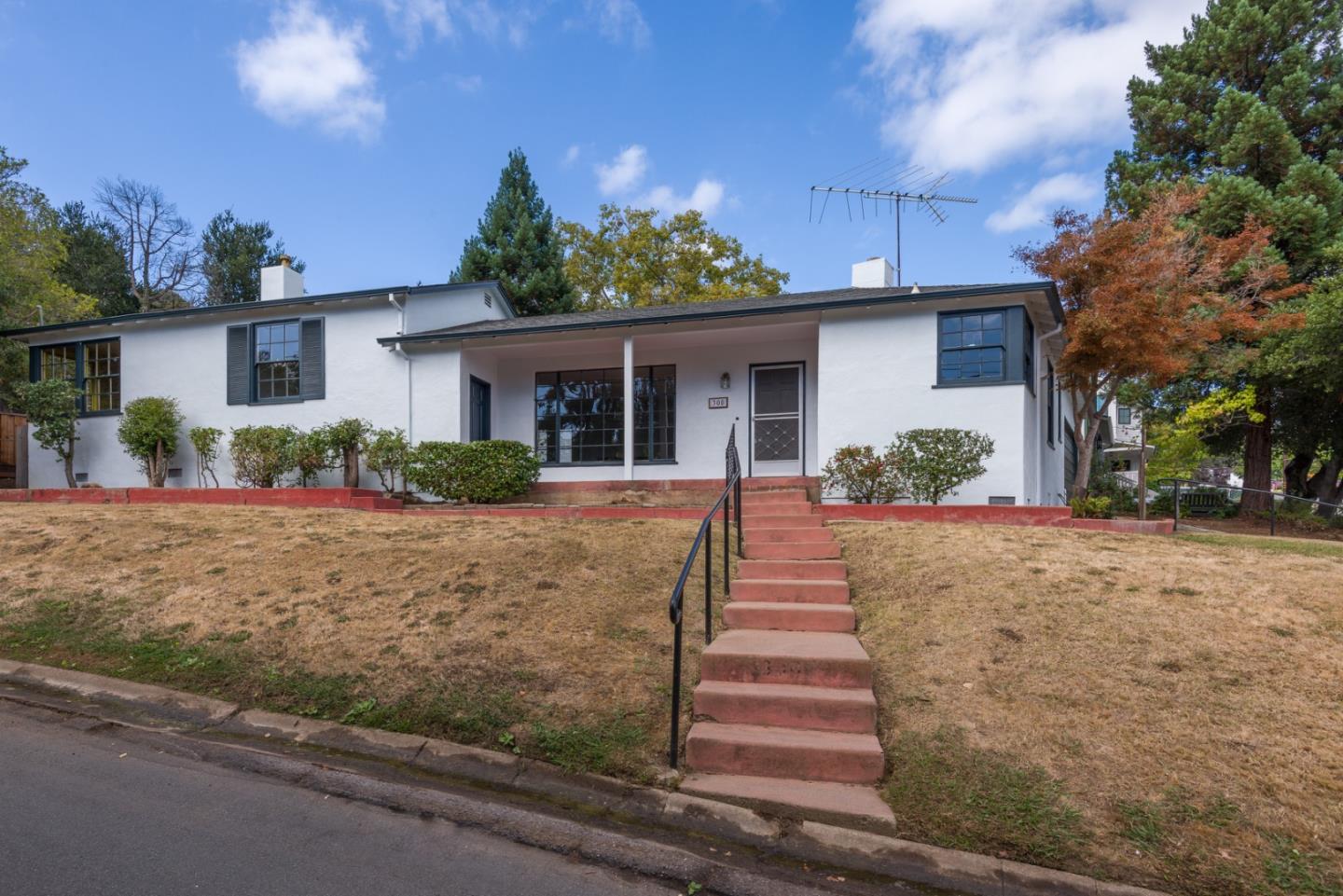 300 Manzanita Avenue