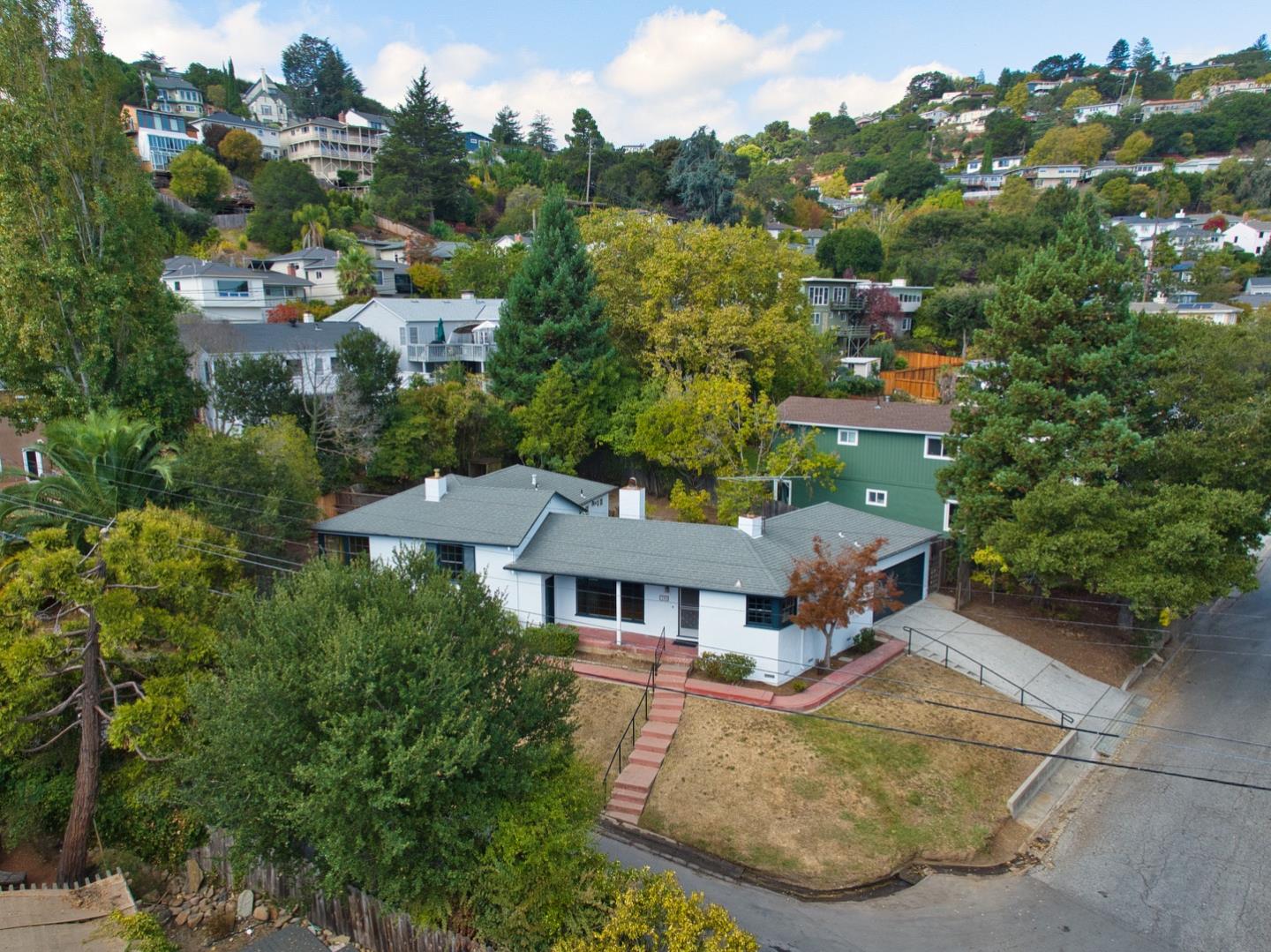 300 Manzanita Avenue