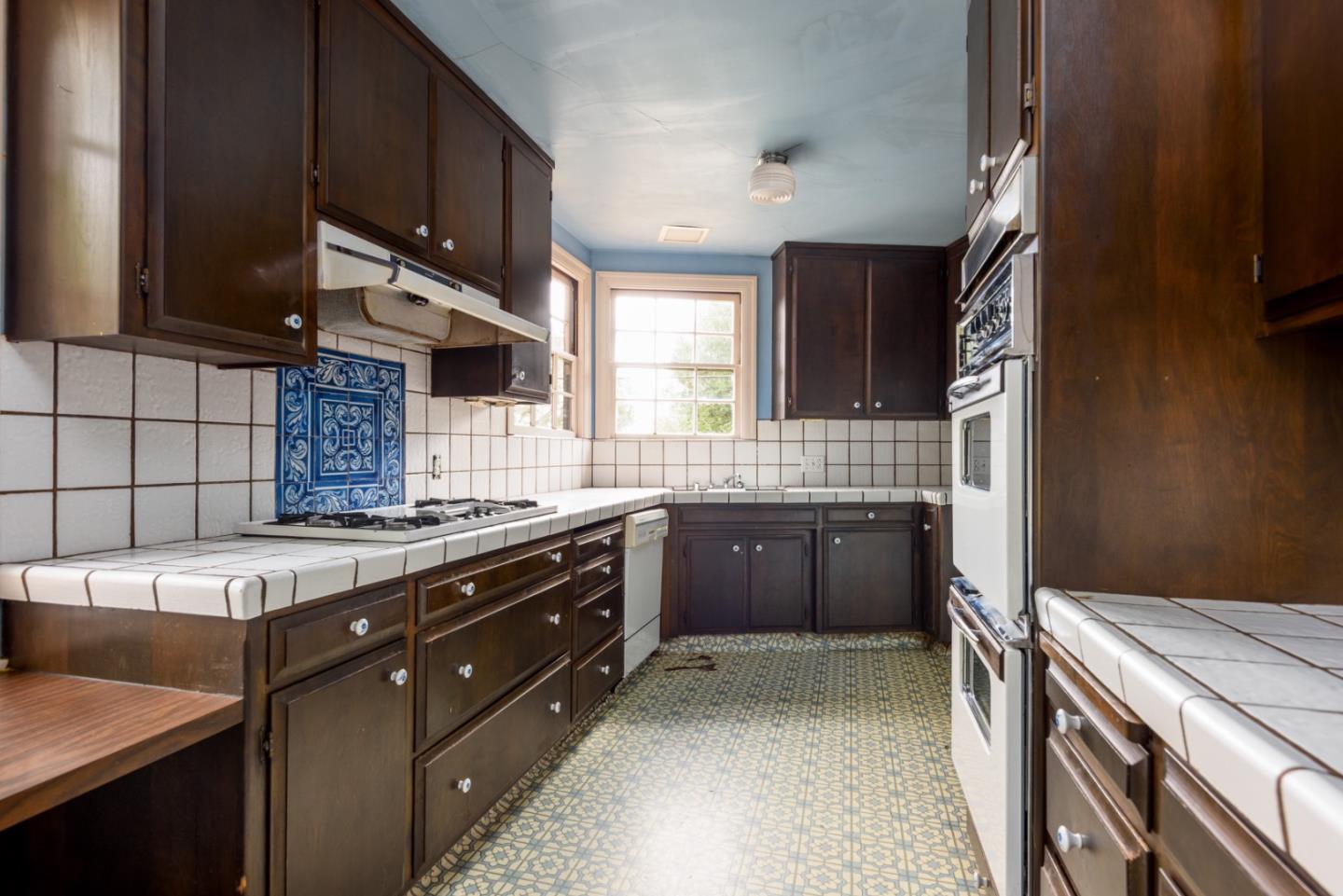 300 Manzanita Avenue