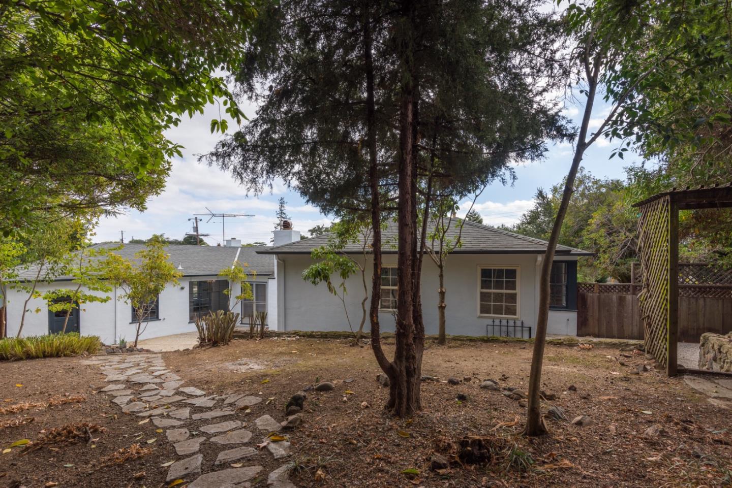 300 Manzanita Avenue