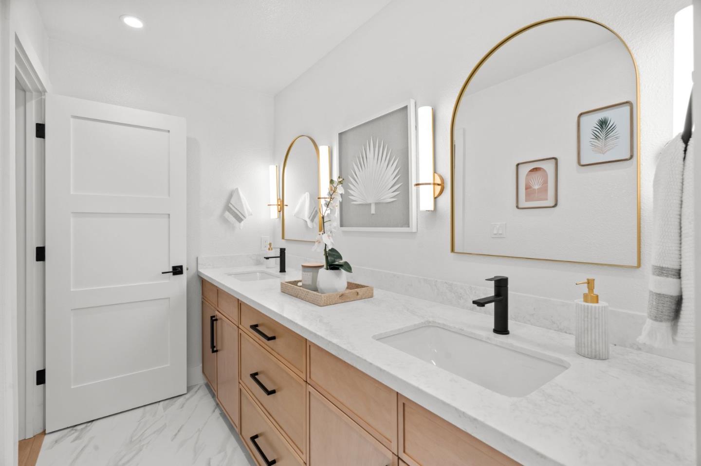 1003 San Antonio Circle 303