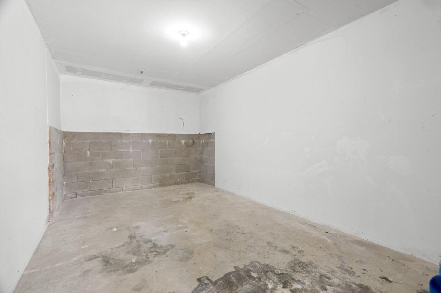 1003 San Antonio Circle 303