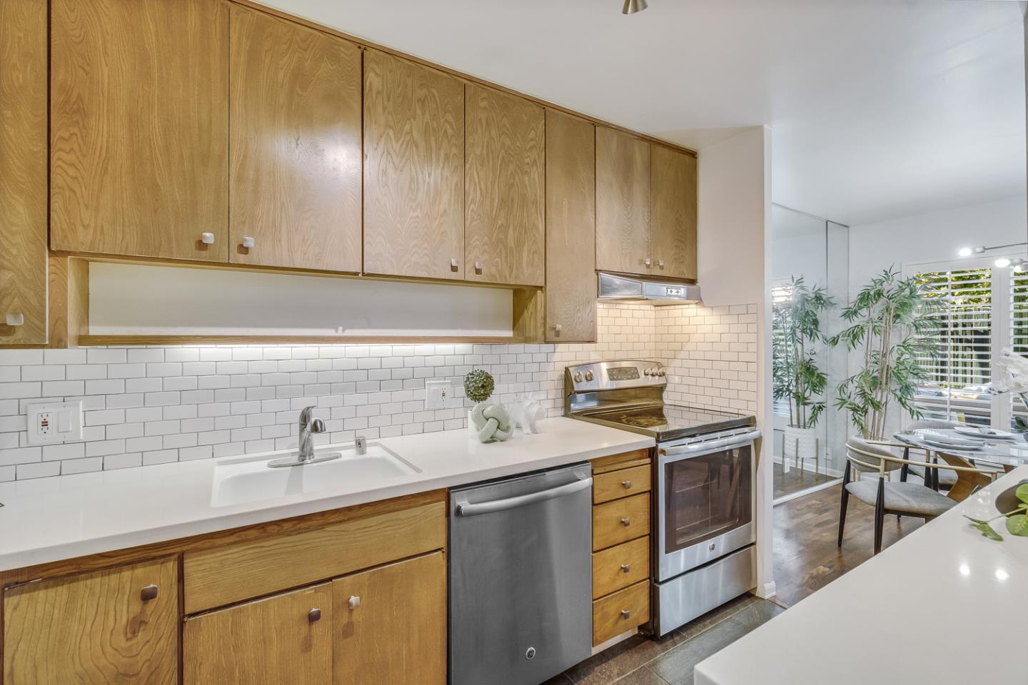 902 Peninsula Avenue 205