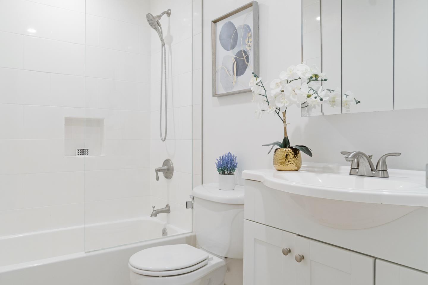 902 Peninsula Avenue 205