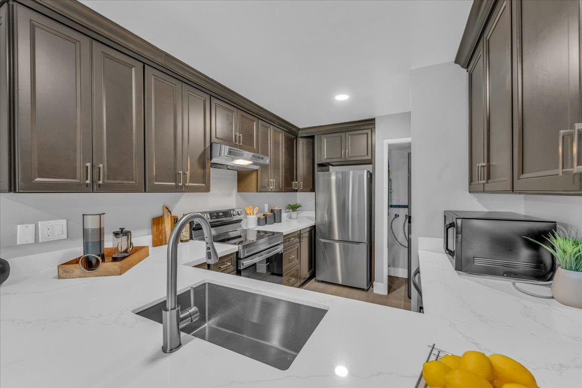 1685 Bayridge Way 204