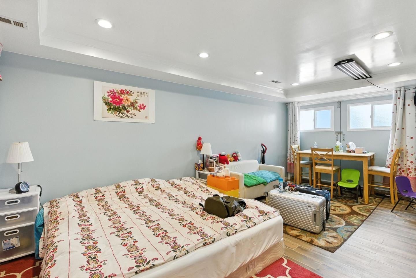 54 Eastwood Dr