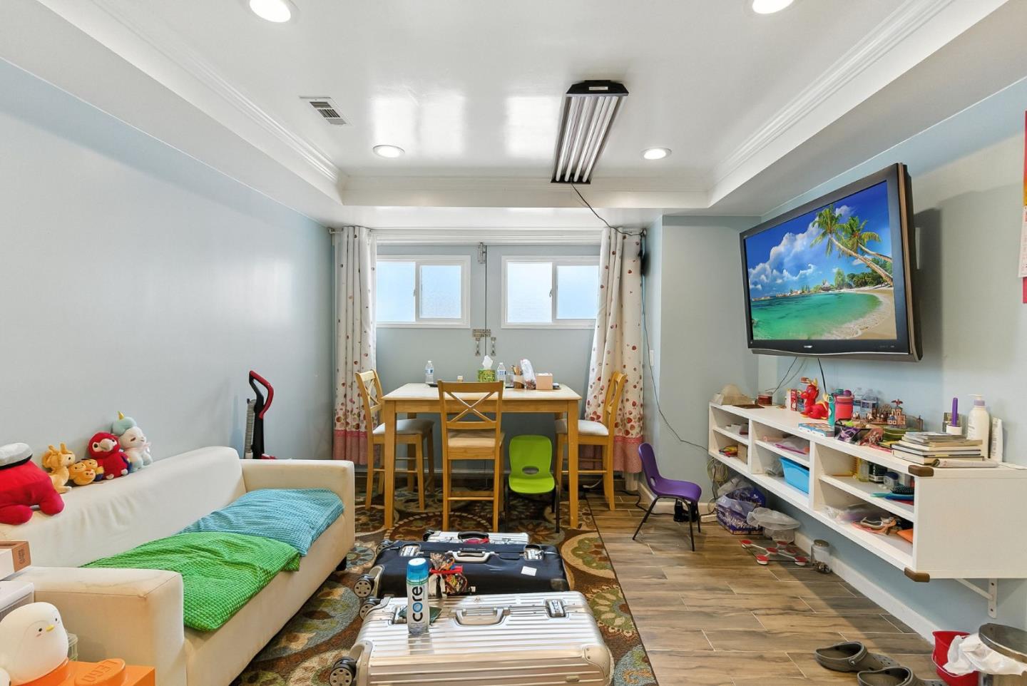 54 Eastwood Dr