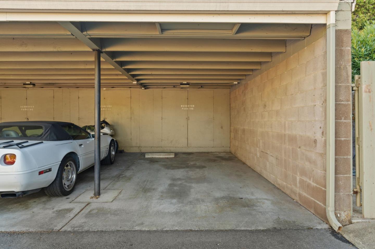 4000 Farm Hill Boulevard 204