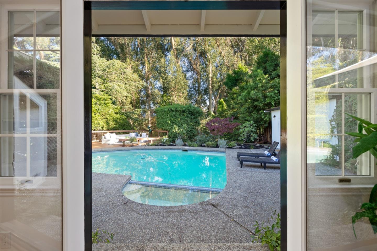 3611 Kingridge Drive