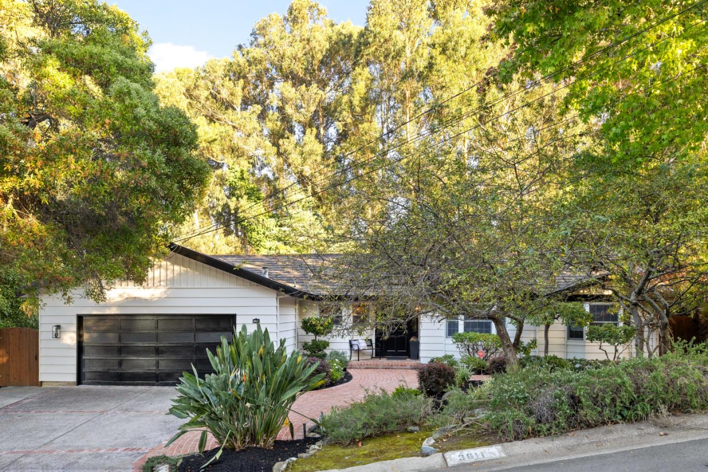 3611 Kingridge Drive