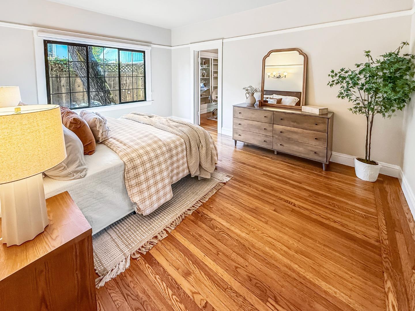 2104 Carmelita Avenue